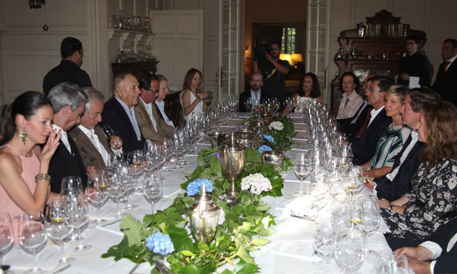 El Círculo Fortuny celebra un exclusivo encuentro dedicado al vino y al perfume