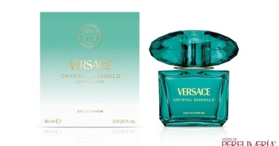 Versace lanza Crystal Emerald, su nueva fragancia floral almizclada
