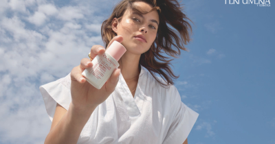 Clarins presenta UV Plus Skin Barrier SPF50+, una protección urbana orientada a la longevidad cutánea 