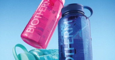 Biotherm lanza The Drops, una rutina de cuidado facial y corporal en miniatura diseñada para la vida en movimiento