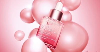 Clarins lanza Multi-Active Glow Serum, una fórmula bifásica innovadora con vitamina C estabilizada y ácido glicólico