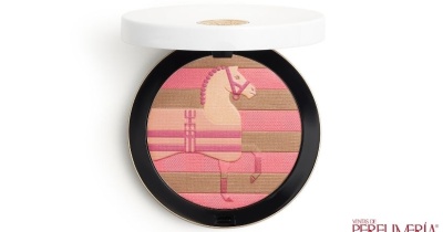 Hermès Beauté presenta Rocabar, una edición limitada de polvos inspirada en el legado ecuestre de la Maison