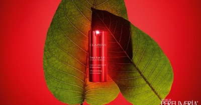 Clarins lanza el nuevo Total Eye Lift con efecto lifting inmediato y fórmula respetuosa con la piel sensible