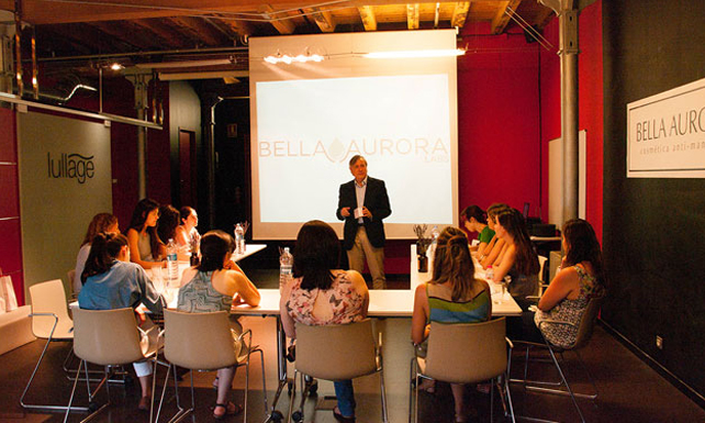 Bella Aurora Labs organiza una jornada para alumnos del Máster en Cosmética y Dermofarmacia