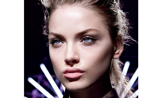 La modelo Emma Maclaren, imagen de Max Factor